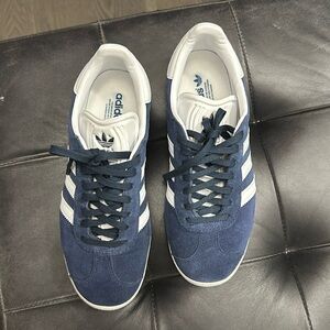 Adidas gazelle sneakers in navy size 5.5